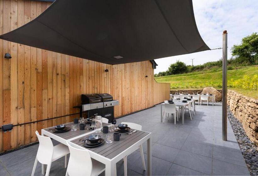 Romano Estate, The Courtyard