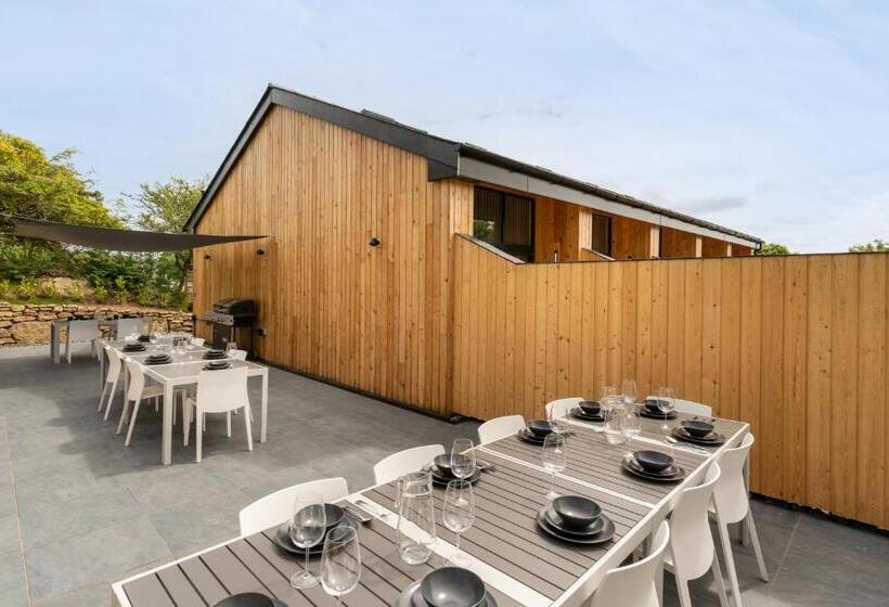 Romano Estate, The Courtyard