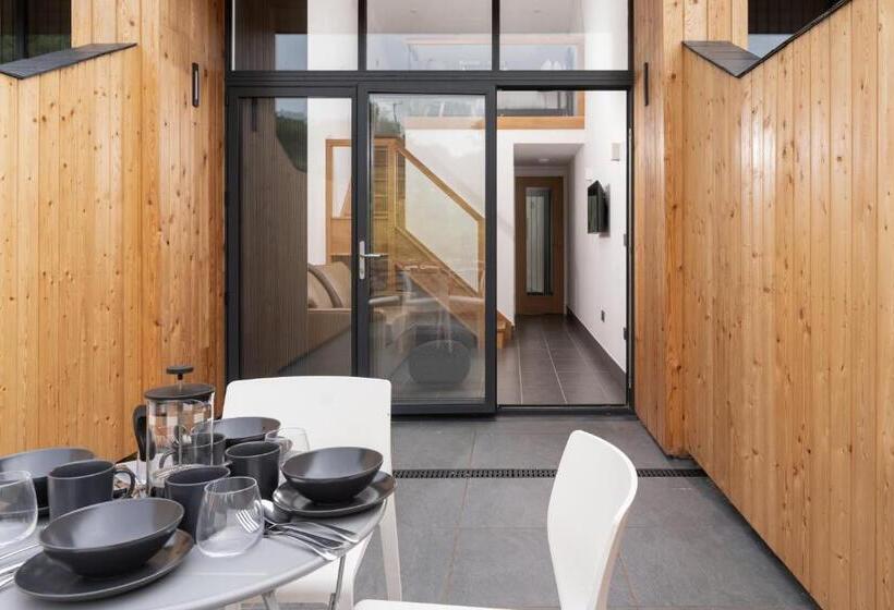 Romano Estate, The Courtyard