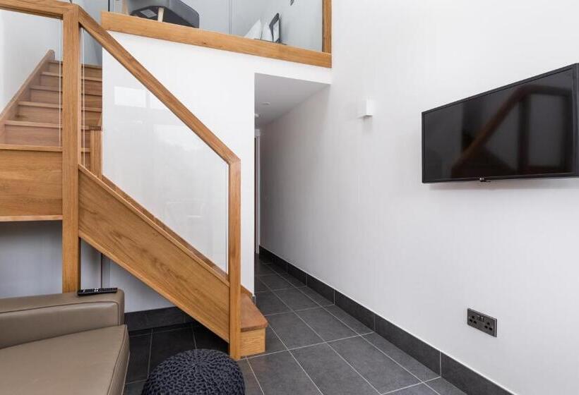 Romano Estate, The Courtyard