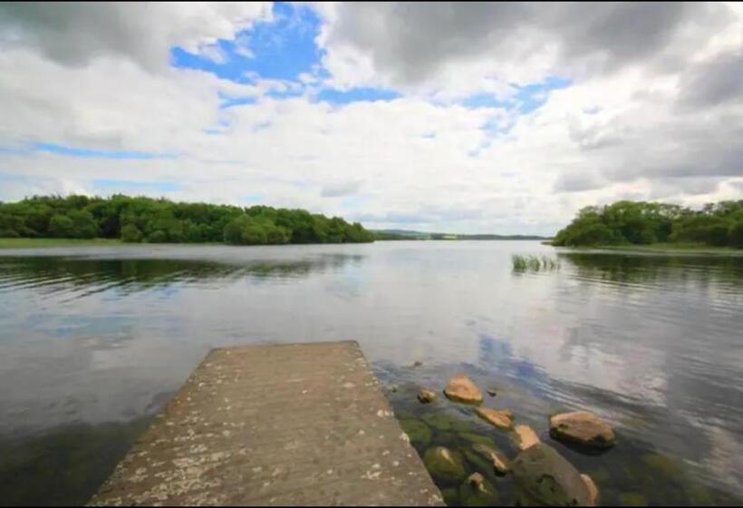 Sheelin Shepherds Hut 2 With Hot Tub