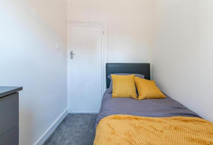 Spacious 3br House Near Southend Pier