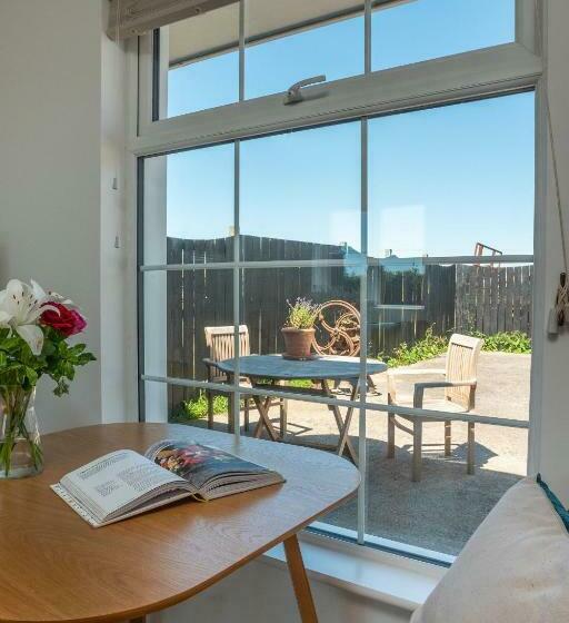 Furlong Cottage @ Higher Stancombe Farm