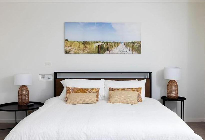 Tranquil With Harbour Views