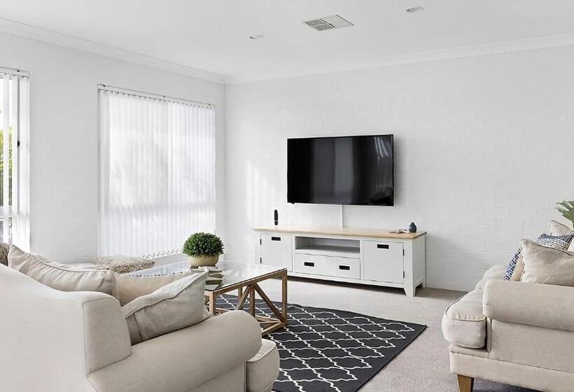 Tranquil With Harbour Views