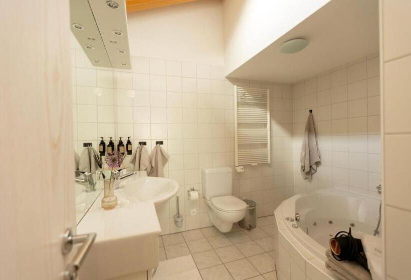 Victoria S Home   Luxurious Penthouse