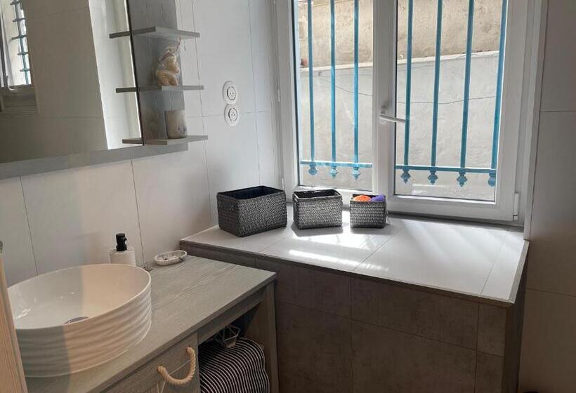 3 Pieces Avec Terrasse Entre Plage Et Centre Ville