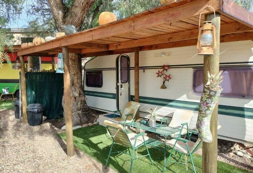 هاستل The Joint Backpackers