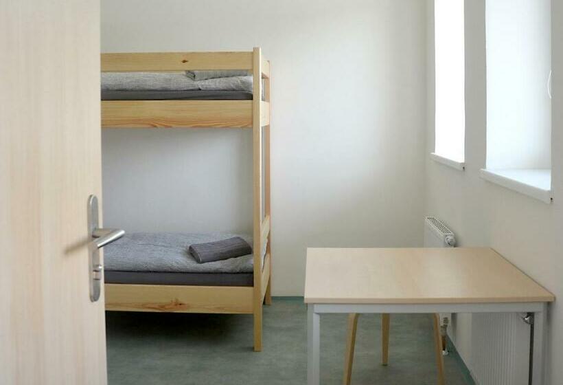 فندق صغير Ubytovna A Cykloubytovna Koupaliště Kadaň