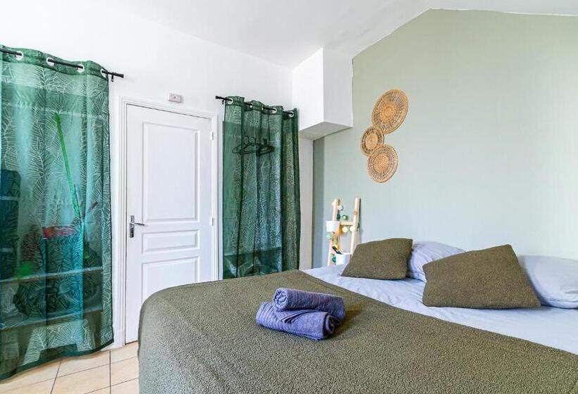 Appart Hotel Nuiteejour Versailles Saint Cyr L Ecole