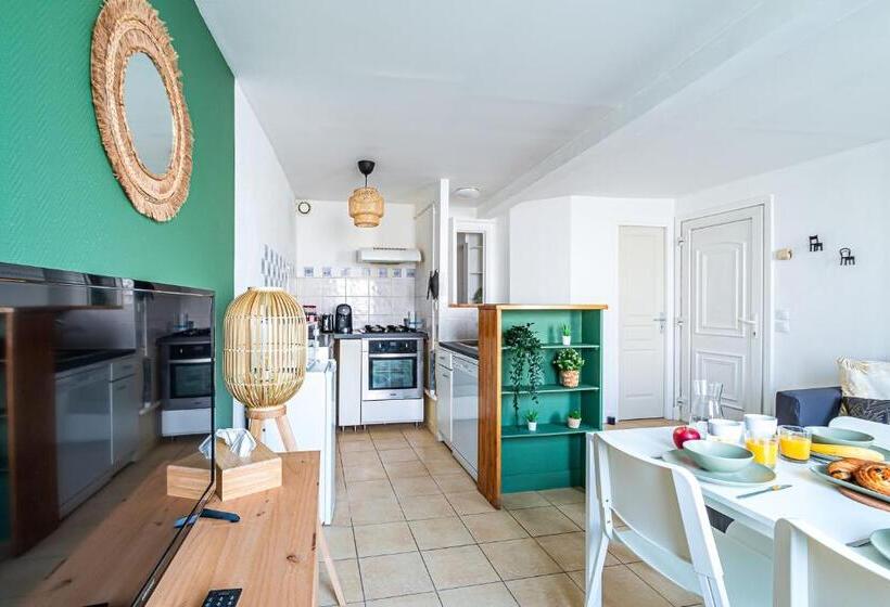 Appart Hotel Nuiteejour Versailles Saint Cyr L Ecole