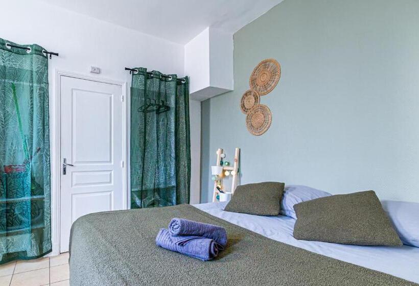 Appart Hotel Nuiteejour Versailles Saint Cyr L Ecole