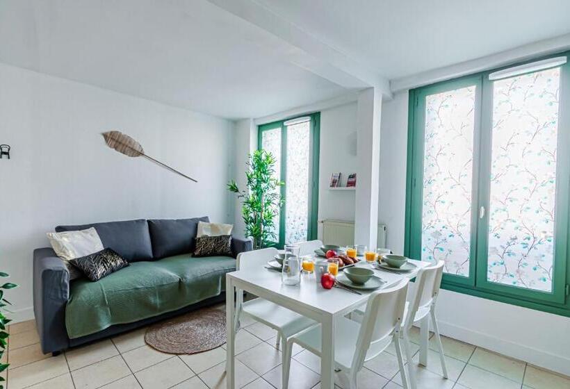 Appart Hotel Nuiteejour Versailles Saint Cyr L Ecole