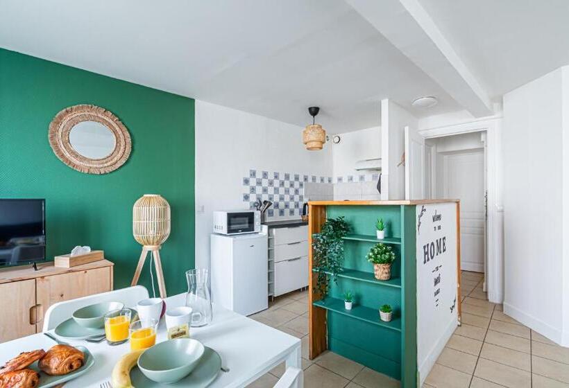 Appart Hotel Nuiteejour Versailles Saint Cyr L Ecole