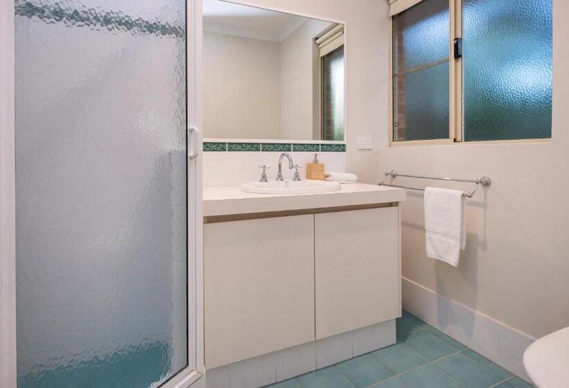 Beach & Trees, Beachfront Siesta Park