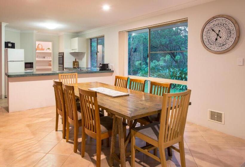 Beach & Trees, Beachfront Siesta Park