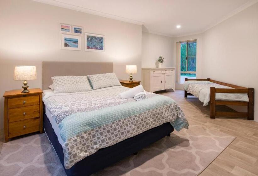 Beach & Trees, Beachfront Siesta Park