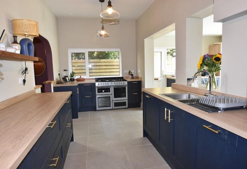 Blenheim House A Seaside Home For 12