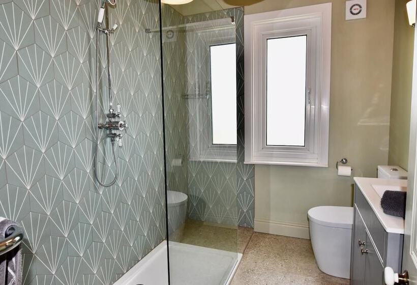 Blenheim House A Seaside Home For 12