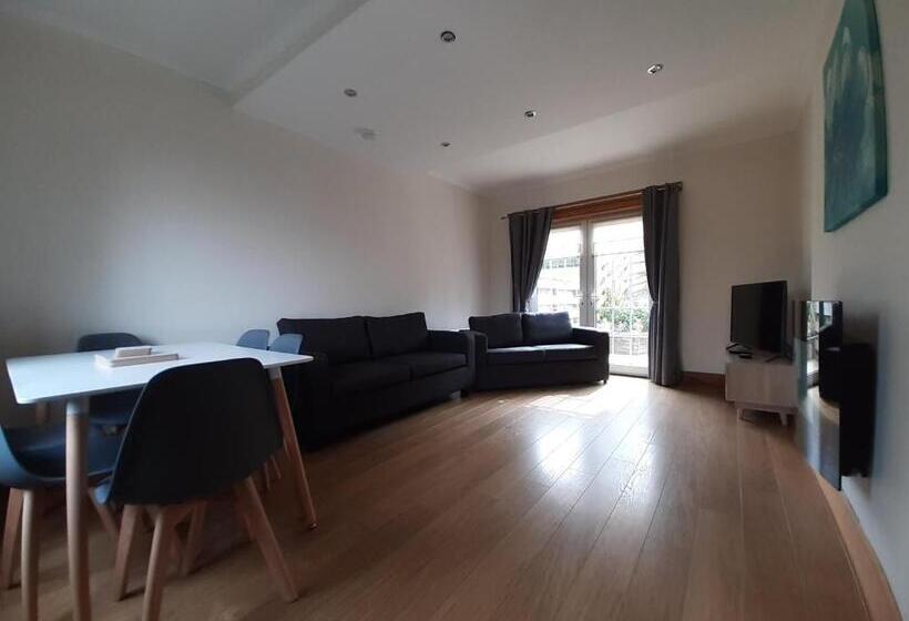 Carvetii Xavier House 2 Storey Sleeps Up To 7