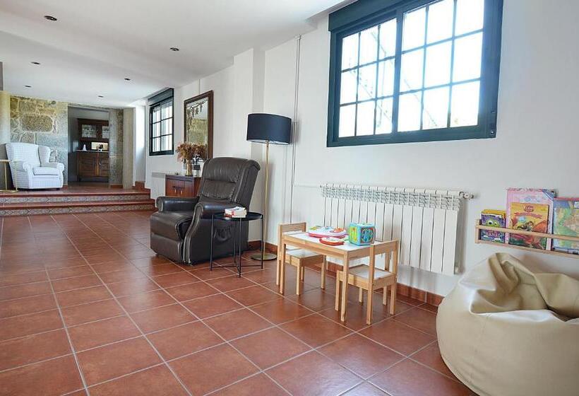 Galihost Casa Con Enorme Jardín En Cambados