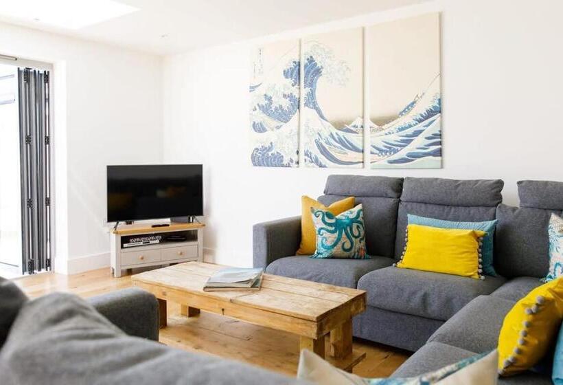 Delightful Seaside Hideaway 5 Mins To Beach