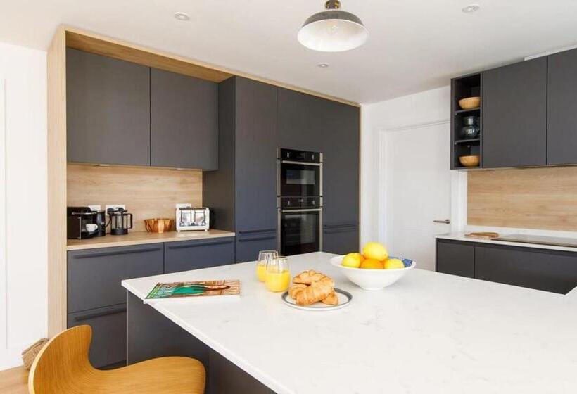 Delightful Seaside Hideaway 5 Mins To Beach