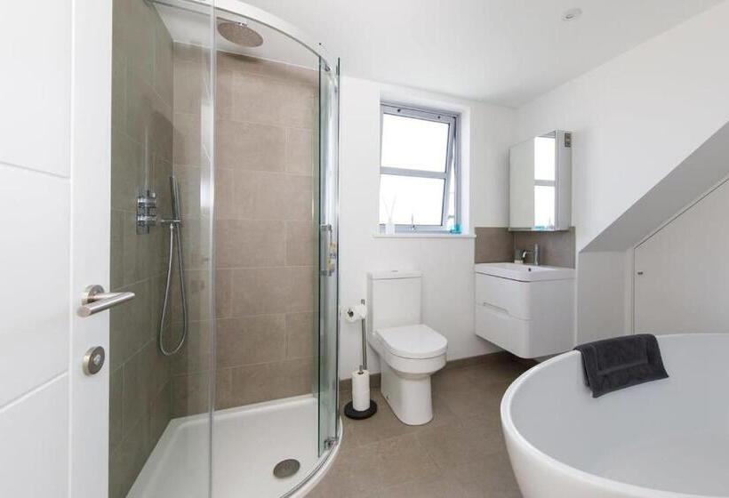 Delightful Seaside Hideaway 5 Mins To Beach