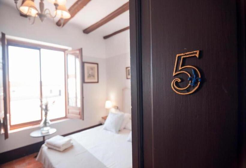 בית מלון כפרי Castell Granadella