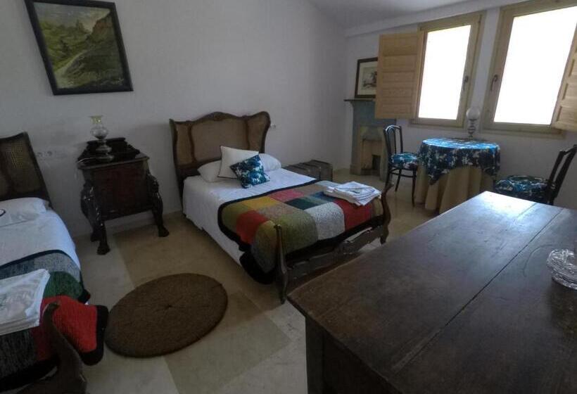 בית מלון כפרי Castell Granadella