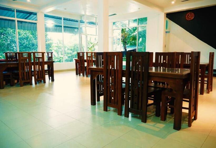 בית מלון כפרי Discovery Resort