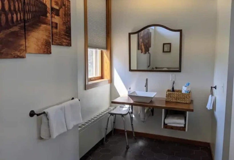 בית מלון כפרי Endion Inn