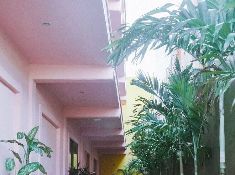 هتل Hiphipstay   The Colonial