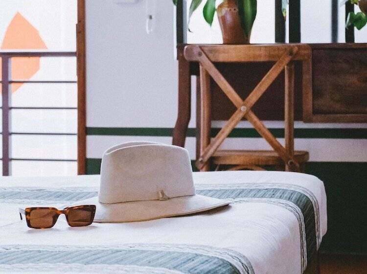 هتل Hiphipstay   The Colonial