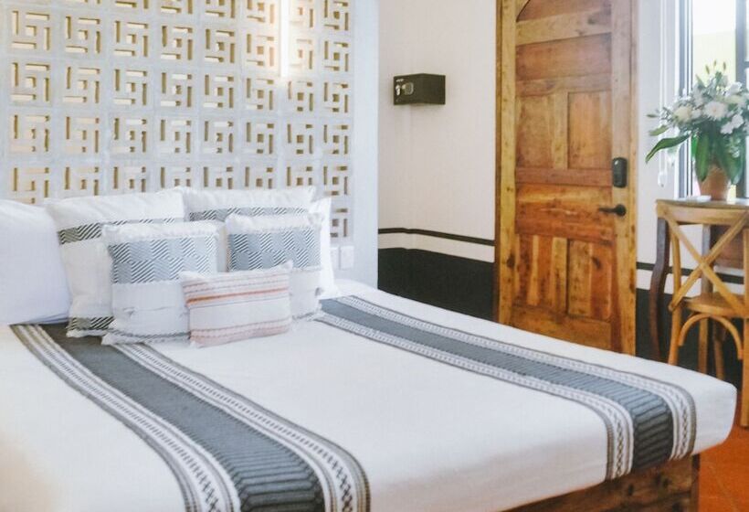 هتل Hiphipstay   The Colonial