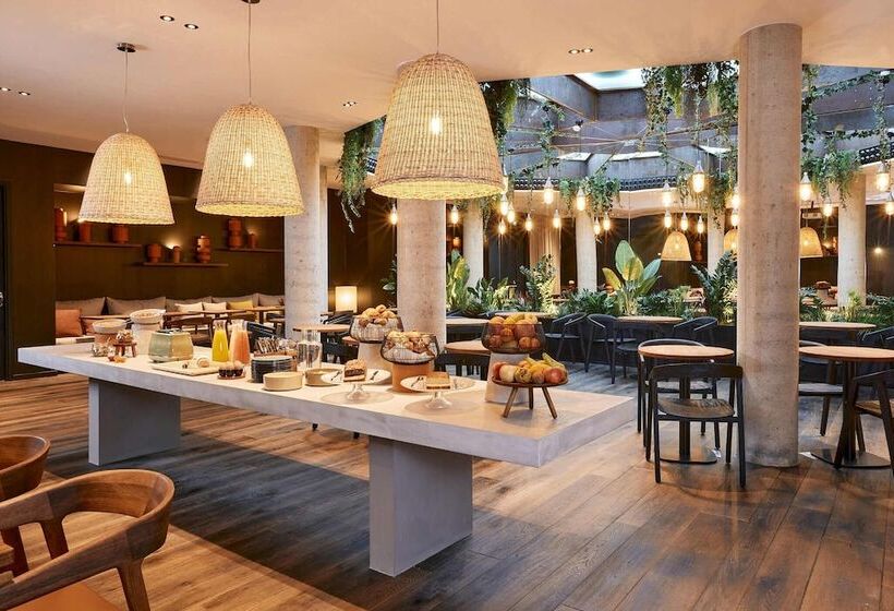 ホテル Le Bellune Paris