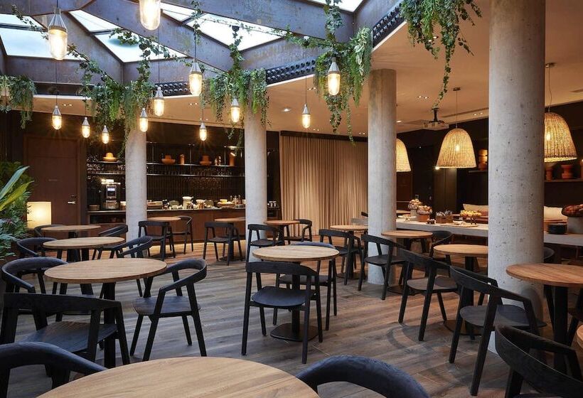 ホテル Le Bellune Paris