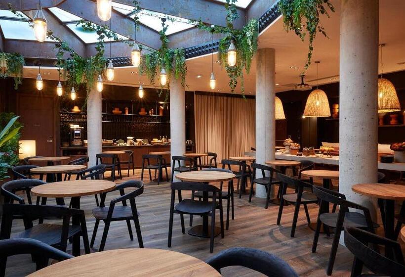 ホテル Le Bellune Paris