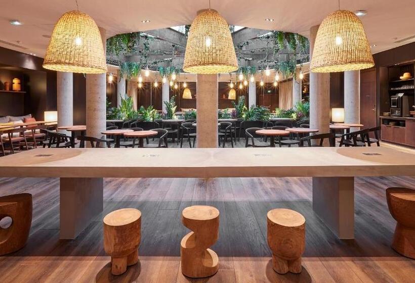 ホテル Le Bellune Paris