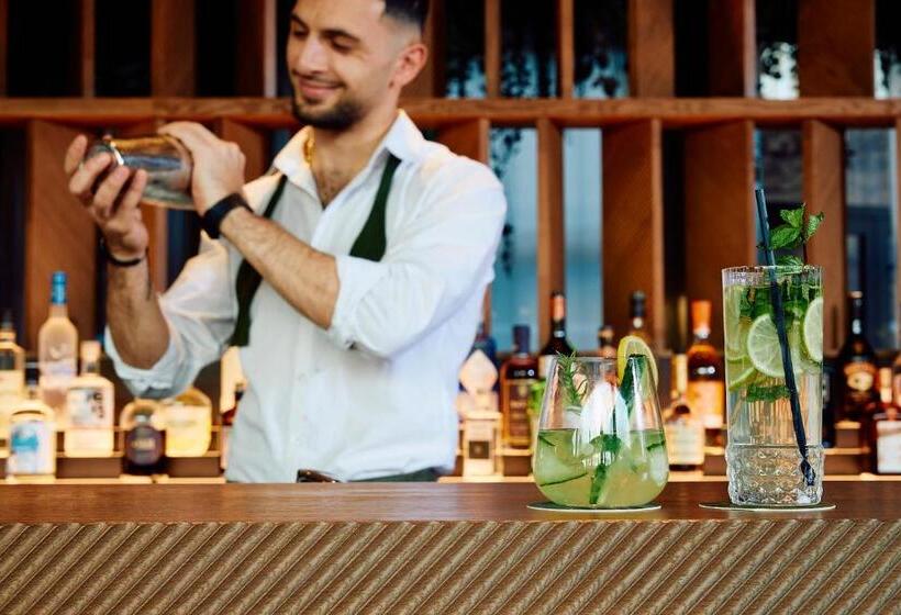 ホテル Le Bellune Paris