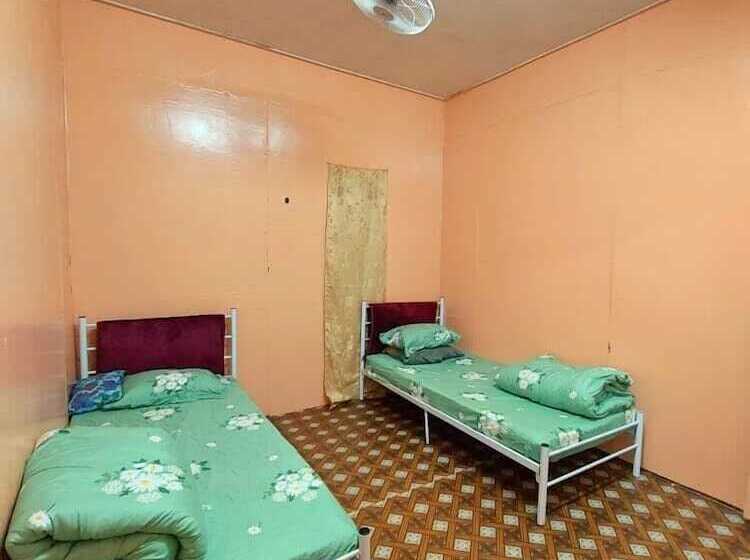 호텔 Oyo Home 90515 Rin Rakit Water Hut