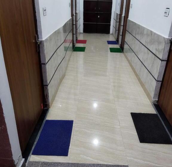 호텔 Pop 85307  Four Seaons