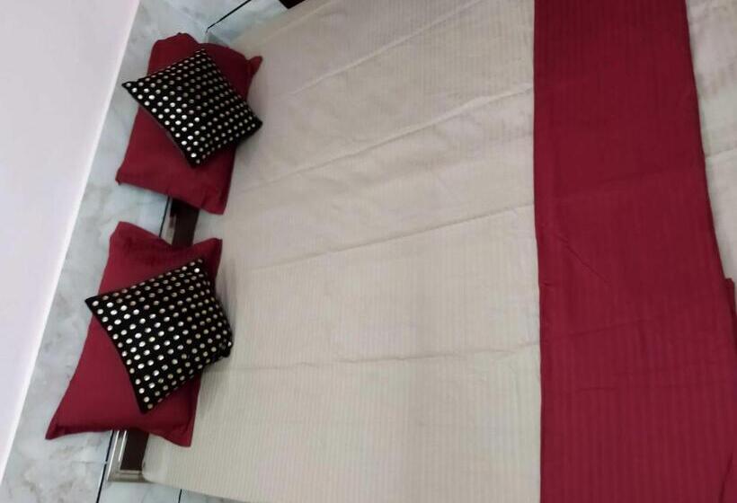 호텔 Pop 85307  Four Seaons