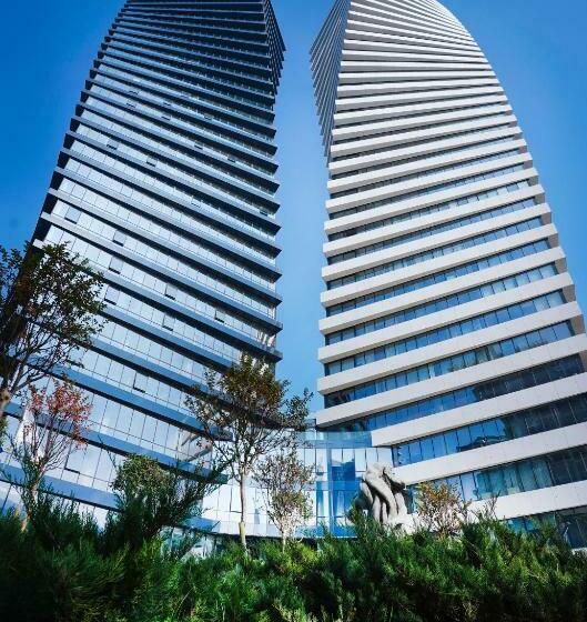 هتل Pullman Tbilisi Axis Towers