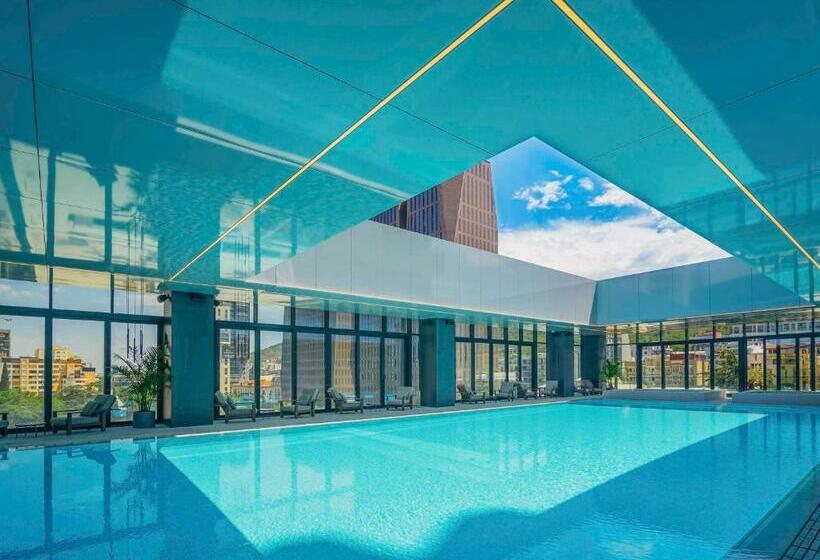 هتل Pullman Tbilisi Axis Towers