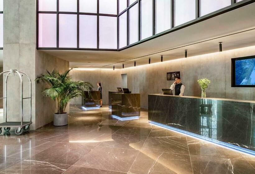 هتل Pullman Tbilisi Axis Towers