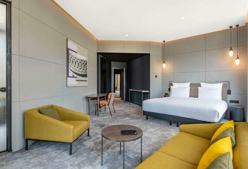 هتل Pullman Tbilisi Axis Towers