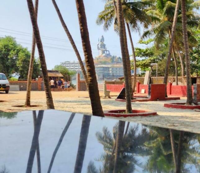 בית מלון כפרי Staymaker Murdeshwar Beach House