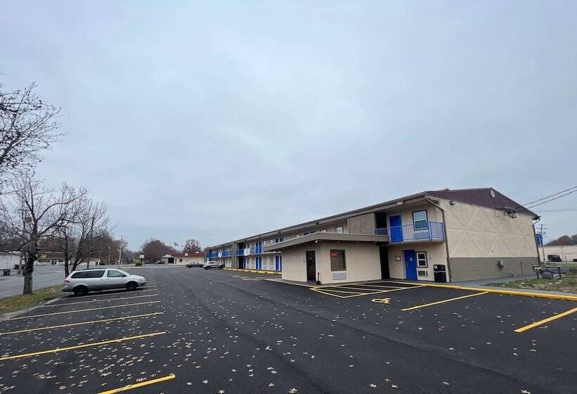 בית מלון כפרי Super 8 By Wyndham Paducah I24 Exit 4