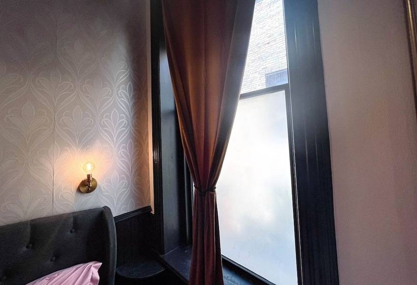 هتل The Oliver Inn